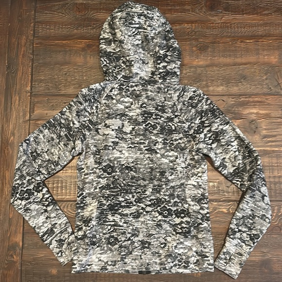 Lululemon. Scuba hoodie. Size 8. - Picture 4 of 4